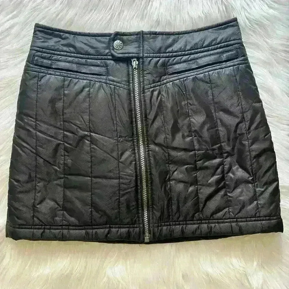 Athleta Toasty Buns Quilted Puffer Miniskirt Black Size 2 - Picture 1 of 12